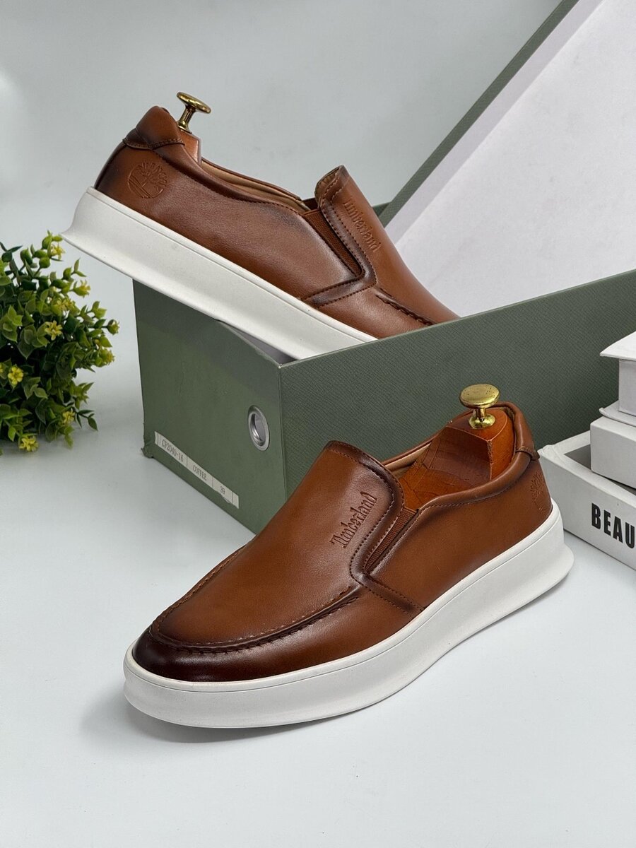 TIMBERLAND BROWN AND WHITE