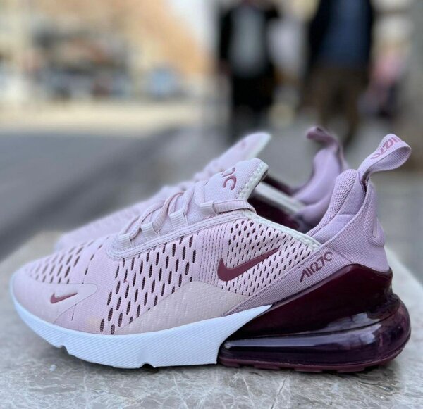 NIKE AIR 270