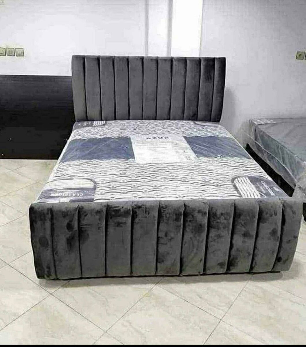 Lit double en velours moderne