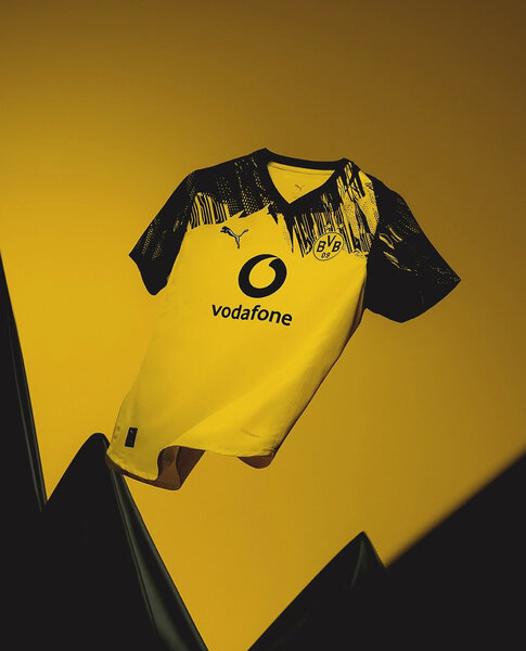 Maillot de football jaune