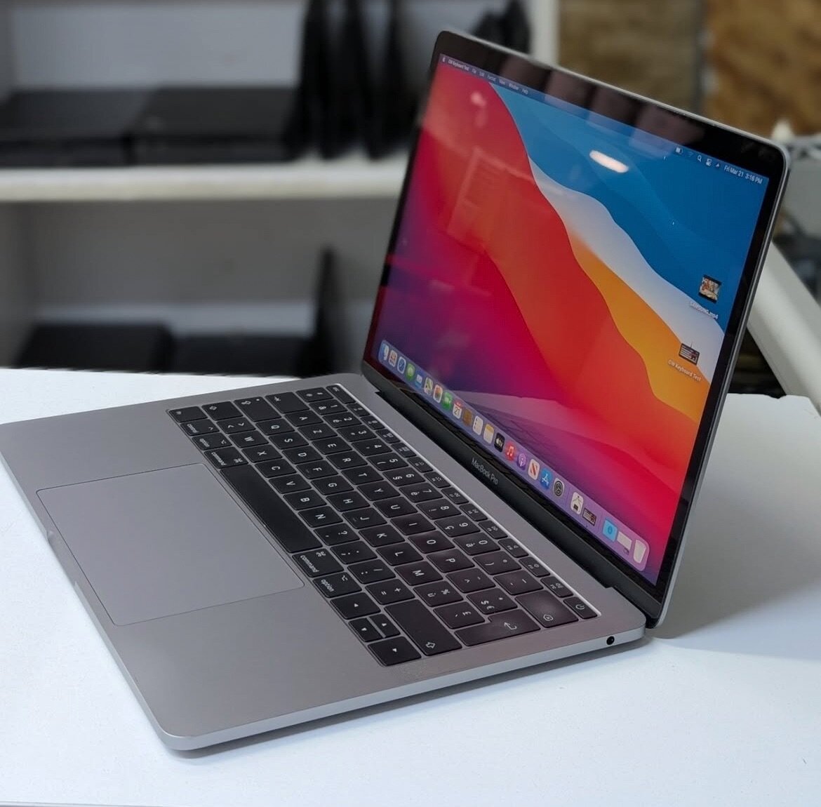 MacBook Pro 2017 ( 8/256 )