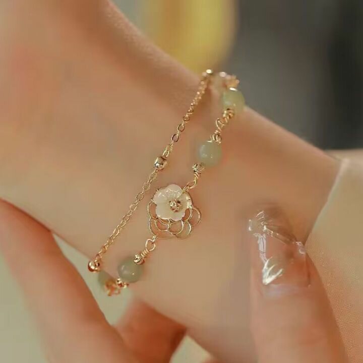Artificial bracelet