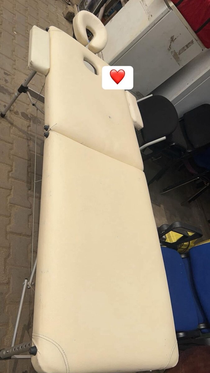 Lit soin de corps, massage et extension de cils