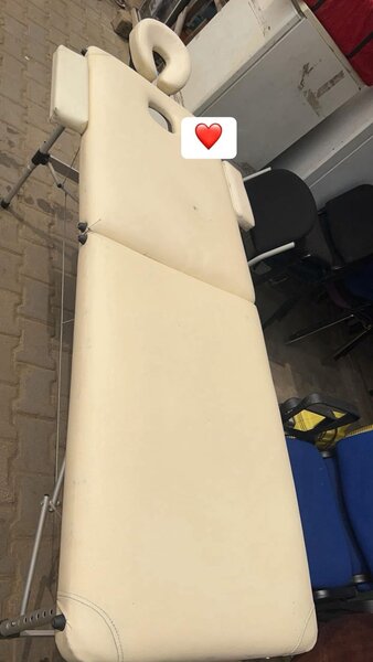 Lit soin de corps, massage et extension de cils