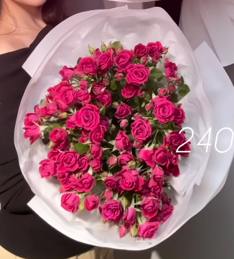 Идеальные букеты из спрей роз для летних свиданий💗