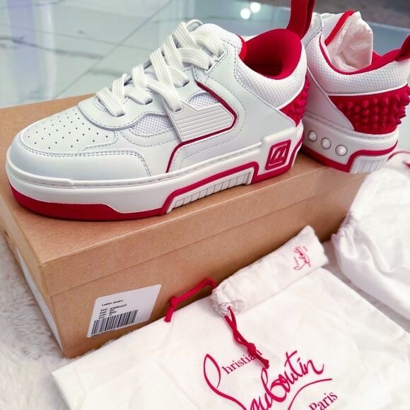 Sneakers rouges et blanches