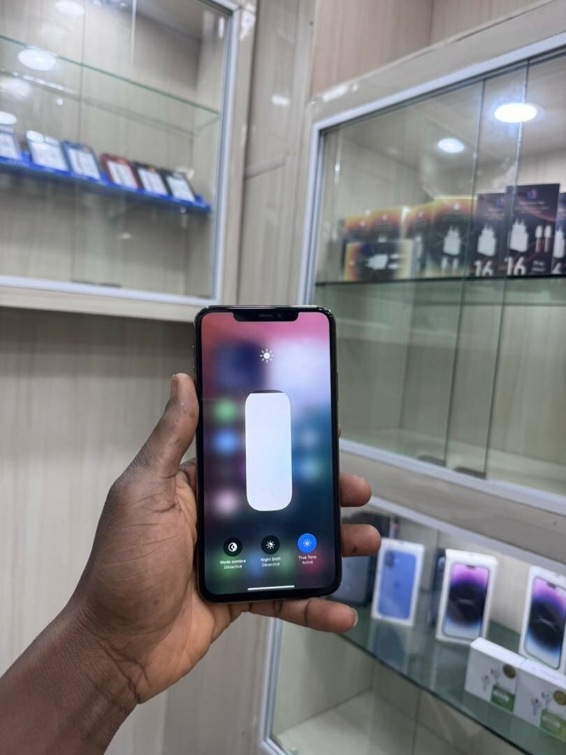 Phone 11 pro max 256giga