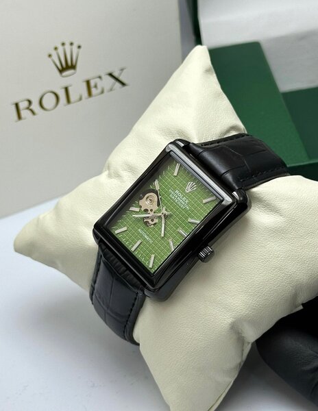 Montre Rolex Carrée Élégante