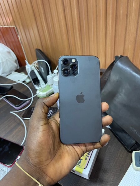 iPhone 12pro Max très propre