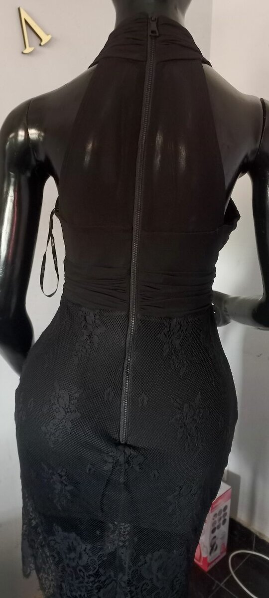 Robe noire élégante en dentelle