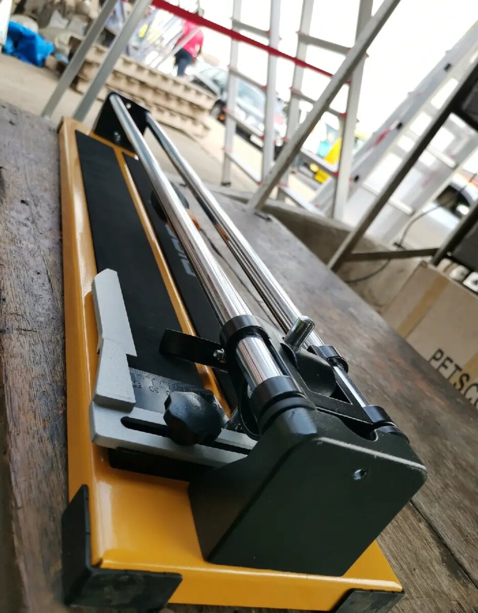 Tile Cutting Machine