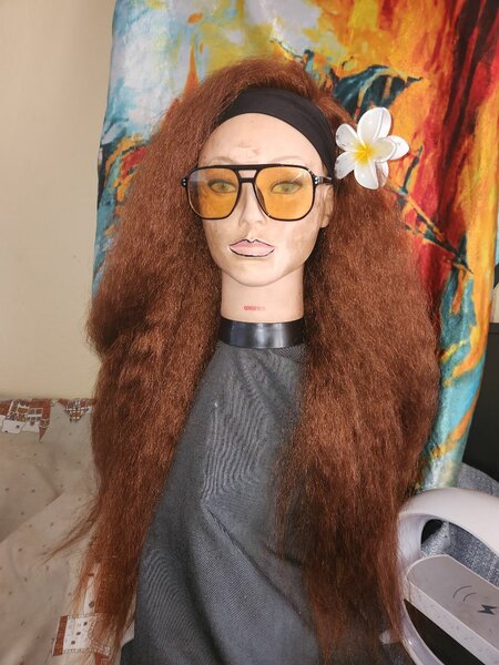 Perruque bandeau volumineuse