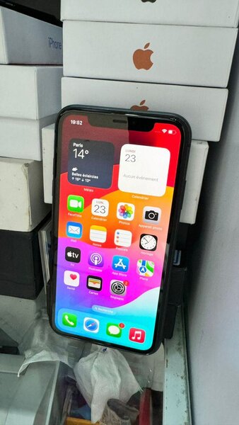 *iphone 11 64g tout passe :
