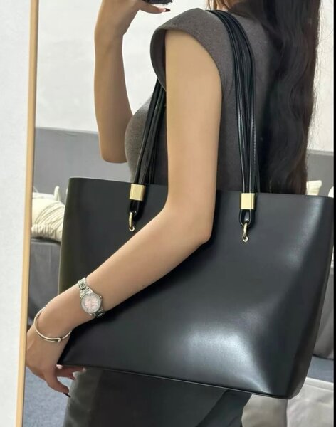 Продаю вместительную , удобную и стильную сумку .