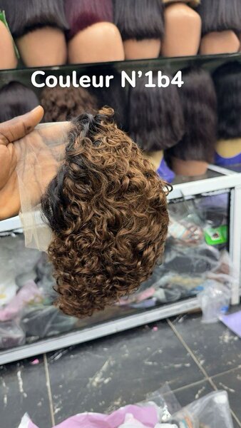 Perruque Bouclée en Dentelle