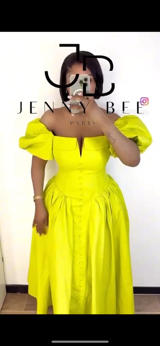 Robe elegante épaules bouffantes