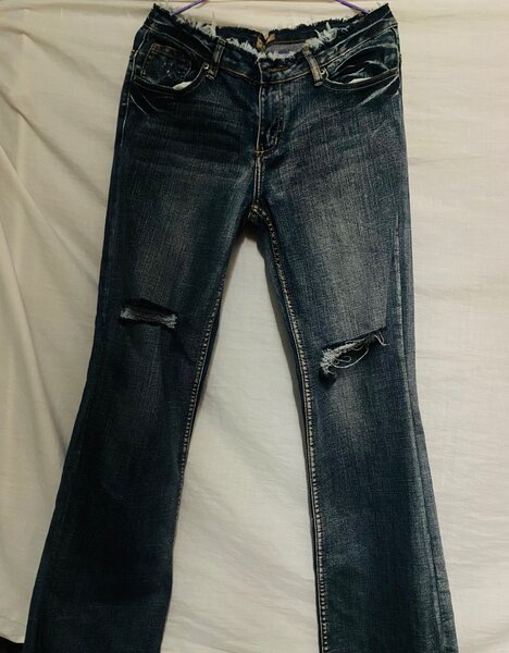 Jeans déchirés tendance