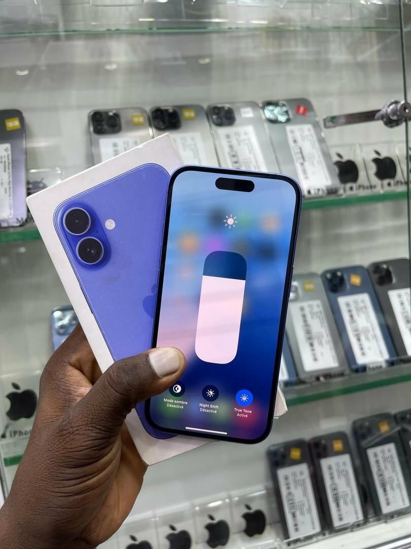 iPhone 16 simple très propre