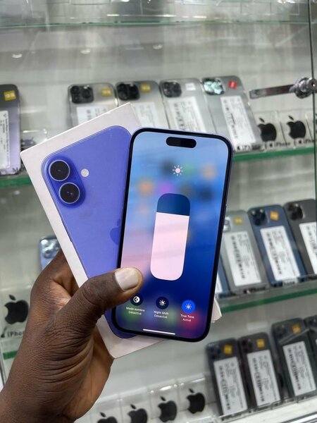 iPhone 16 simple très propre