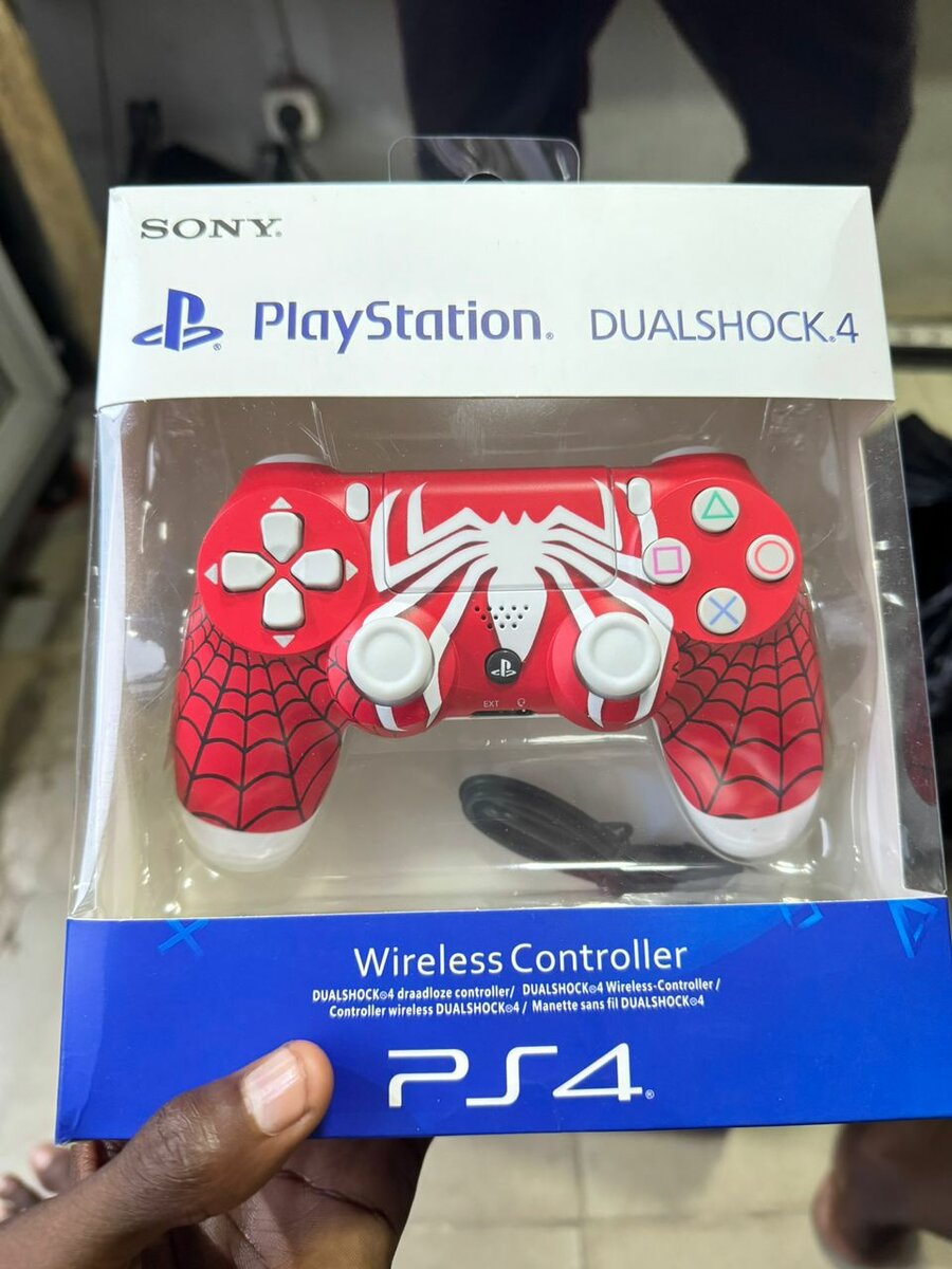 Manette PS4 design spiderman