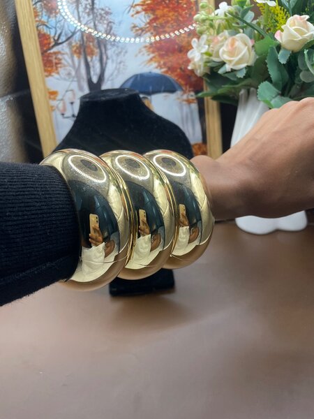 Bracelets dorés élégants