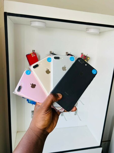 Pre owned IPhones 7plus 128gb storage