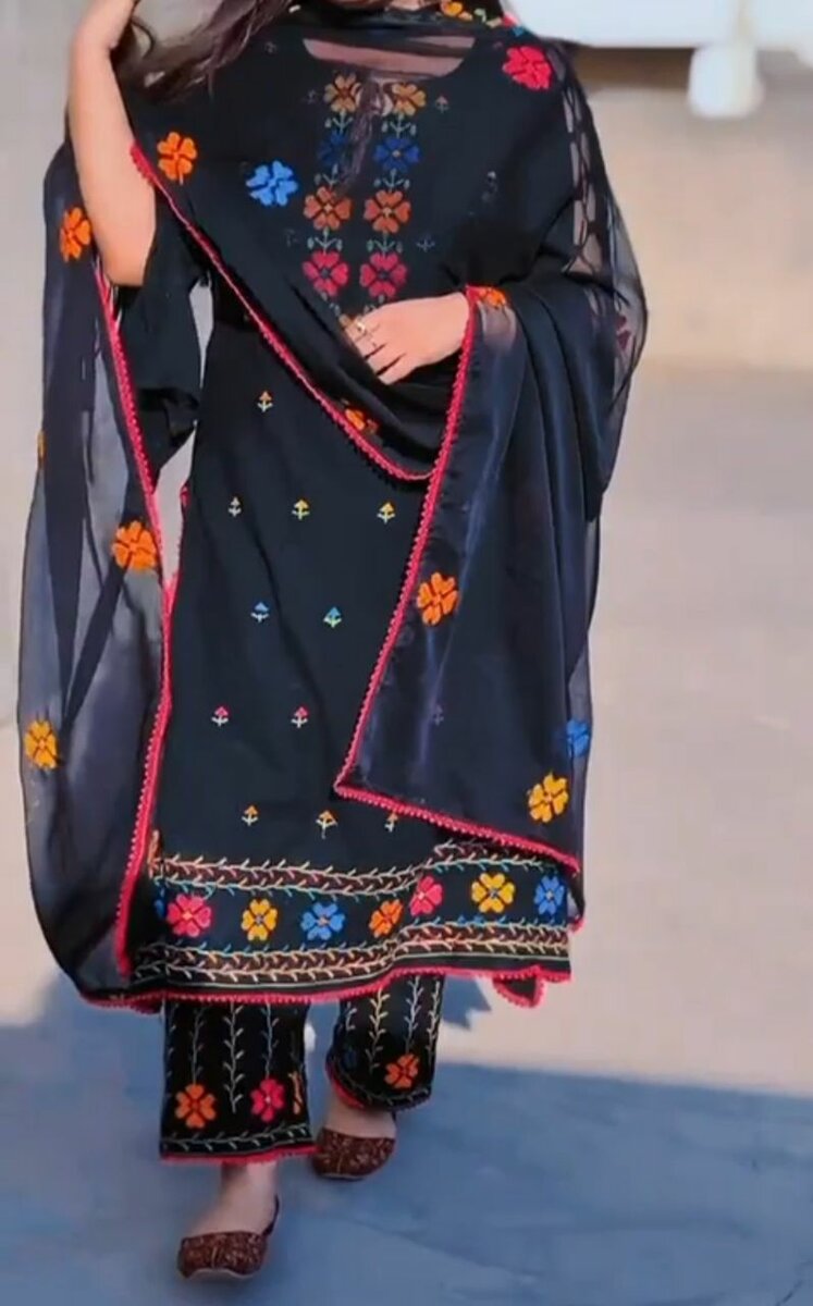 3 pcs women's unstitched Embroidered Lawn suit