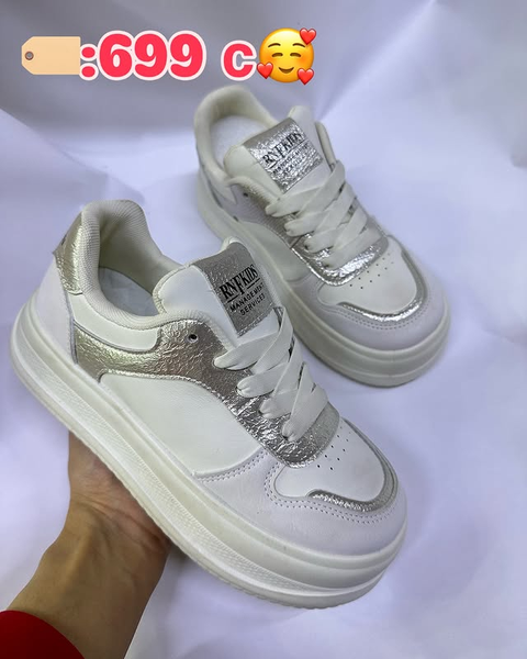 Кроссовки белые