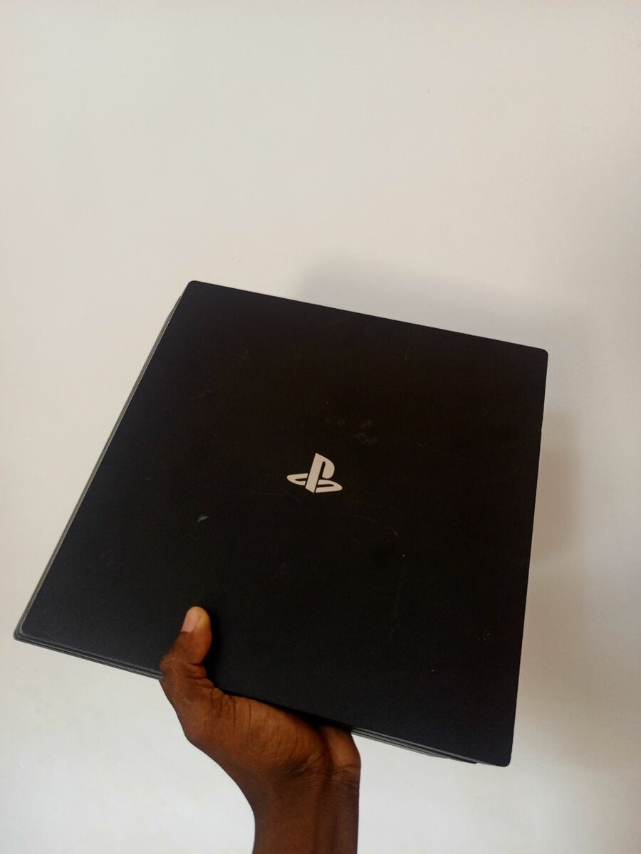 PlayStation 4 pro 1To