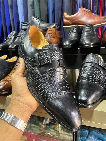 Chaussures en cuir noir élégant