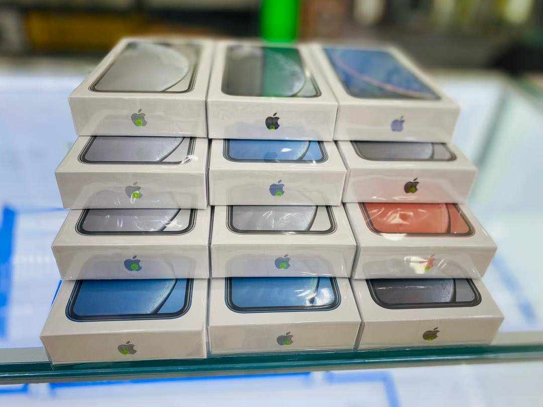BRAND NEW IPHONE XR