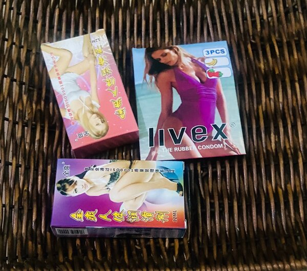 3 préservatifs + 2 lubrifiants