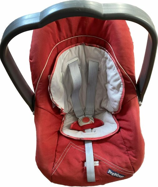 Siège auto rouge