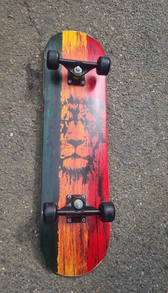 Planche à roulette lion