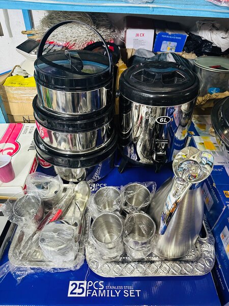 Ensemble glacière , plateau, gobelet, verre etc…25 pièces 