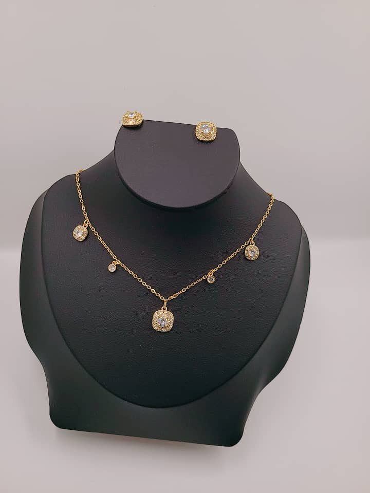 Ensemble bijoux doré élégant