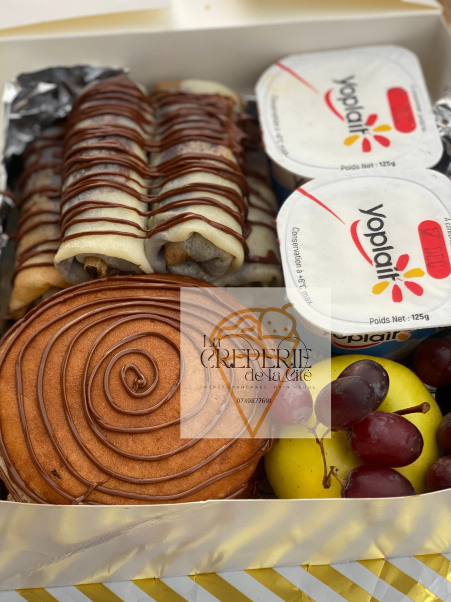 Box de crêpe sucré avec fruit
