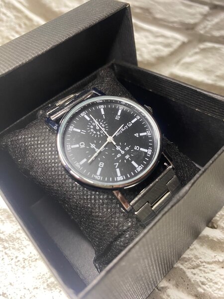 Montre élégante en acier inoxydable