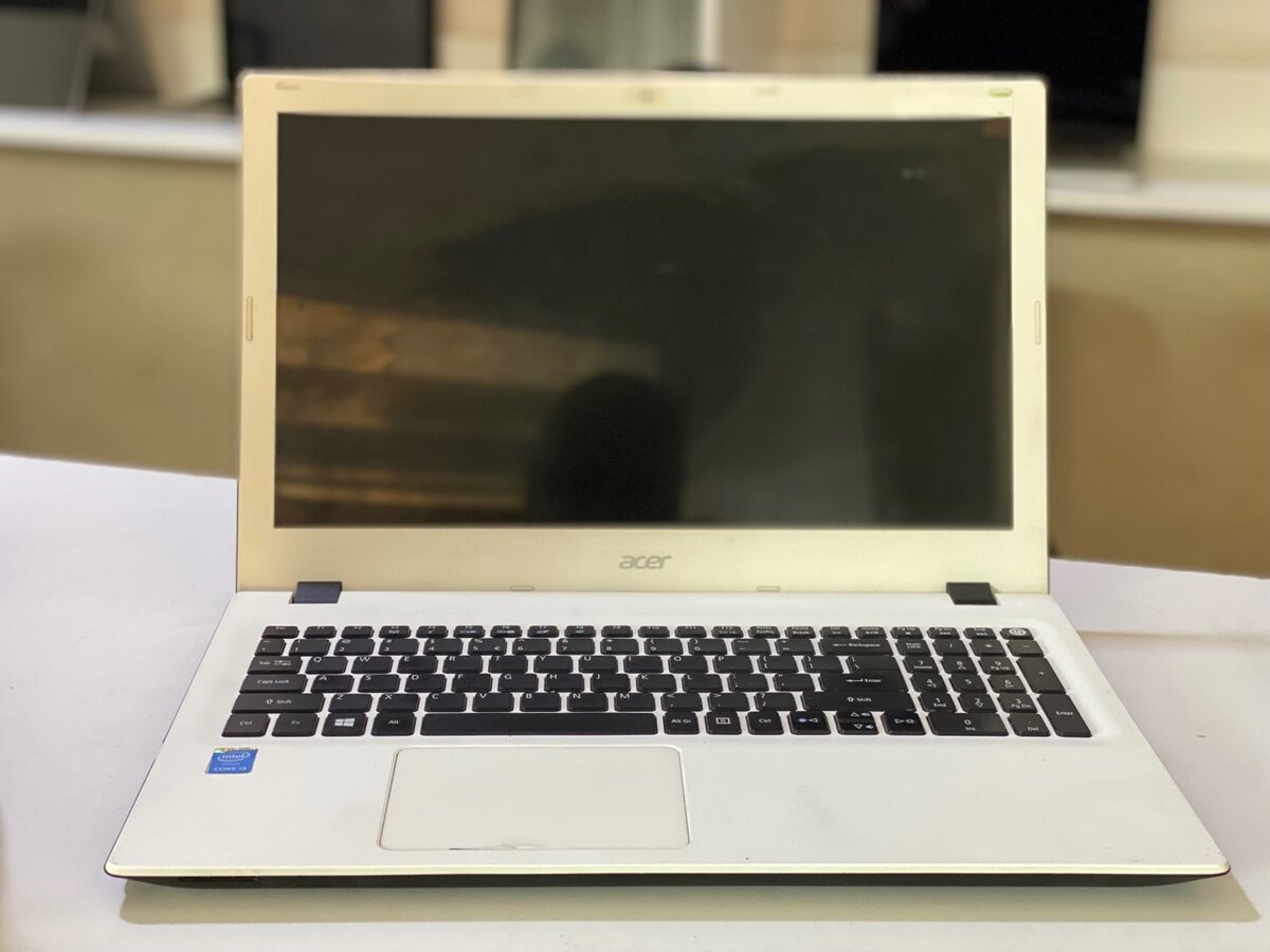 ACER CORE I3 LAPTOP  GOING CHEAPLY K2999 ONLY