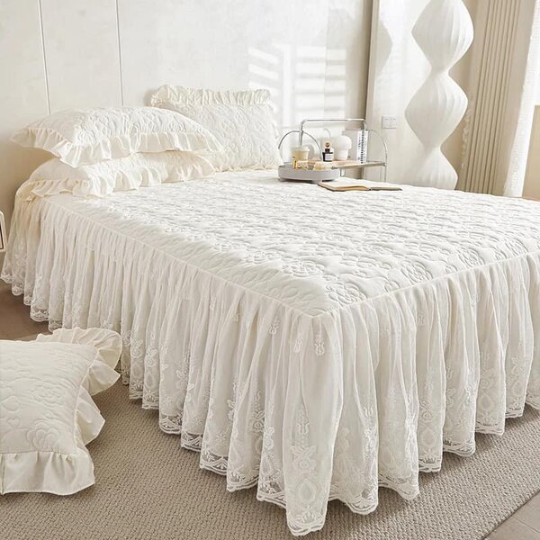 Set for bedroom: bedspread + pillowcases 2+2
