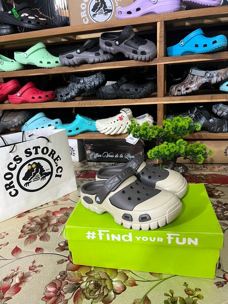 CROCS FIFTY FIFTY