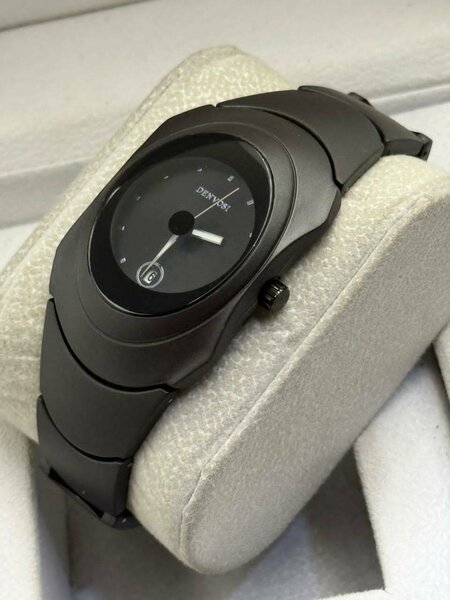 Montre en acier inoxydable moderne