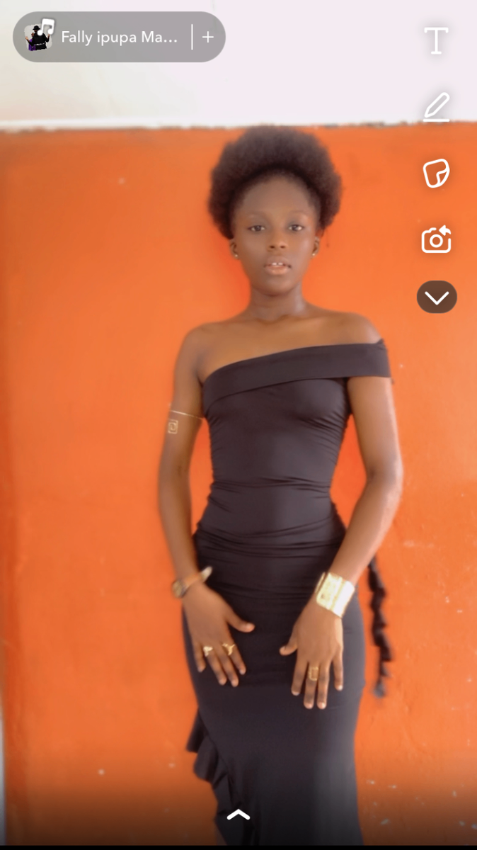 Robe Noire Élégante Soirée