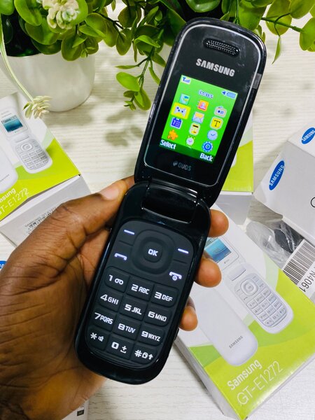 Samsung GT - E1272 black