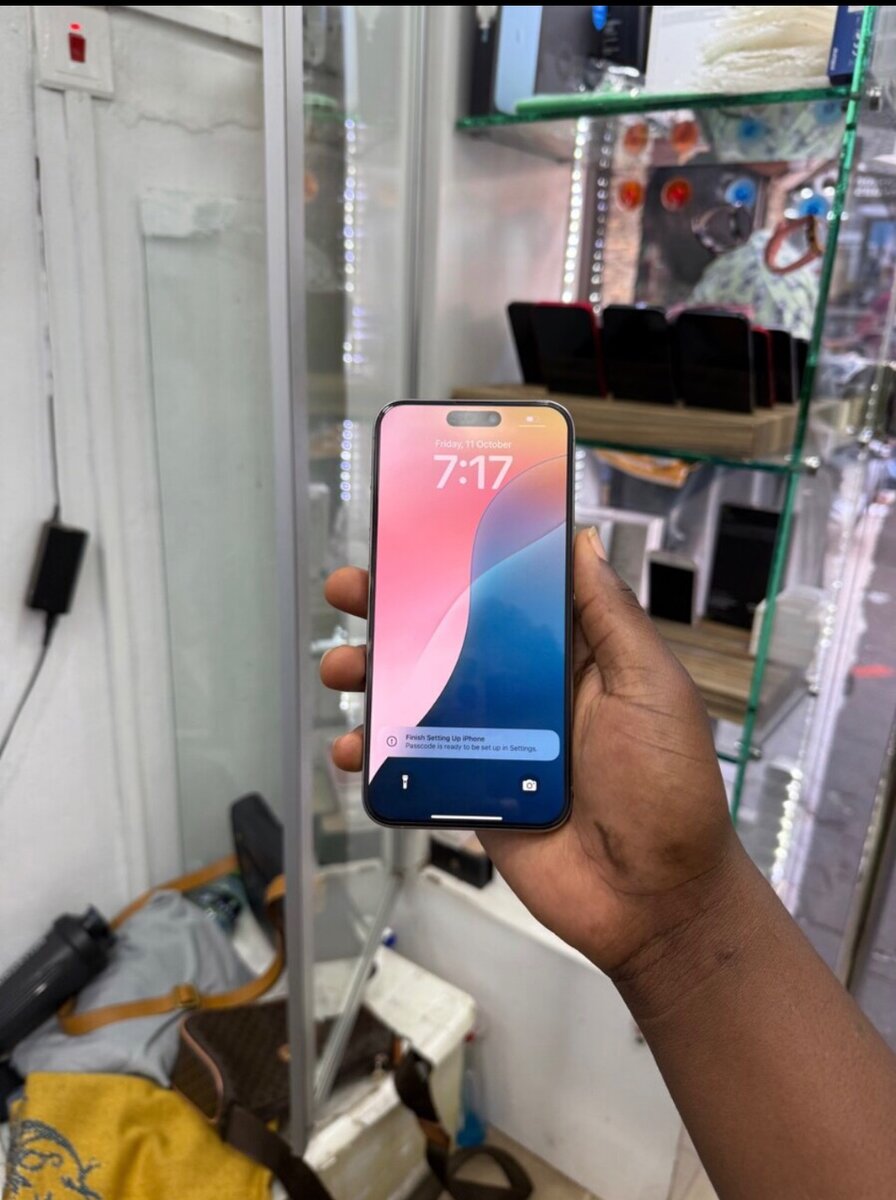 iPhone 15 Pro Max 256 gig Bh 100% physical sim factory unloc