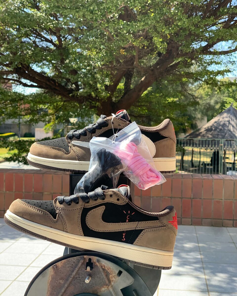 Airjordan 1s Low X Cactus Jack Mocha