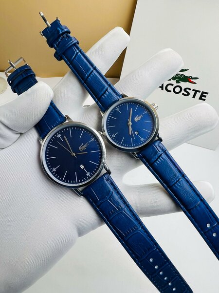 Montres élégantes en cuir bleu