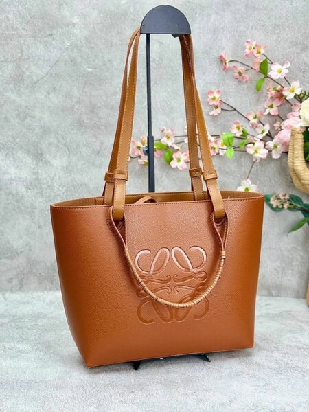 Sac à main en cuir marron élégant