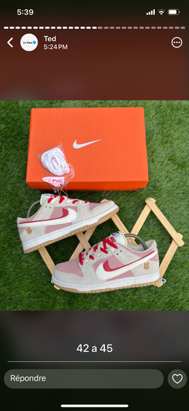 Chaussures sneakers rouges Nike