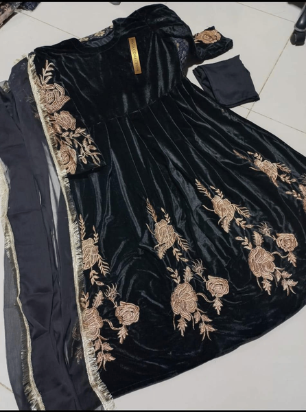 3 PCs Women's Unstitched Embroidered Maxi Suit